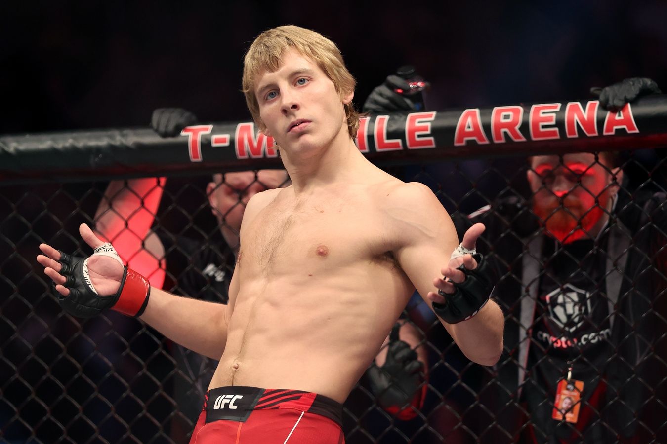 Фанатка Топурии утверждает, что Пимблетт не приобретал стул с турнира UFC