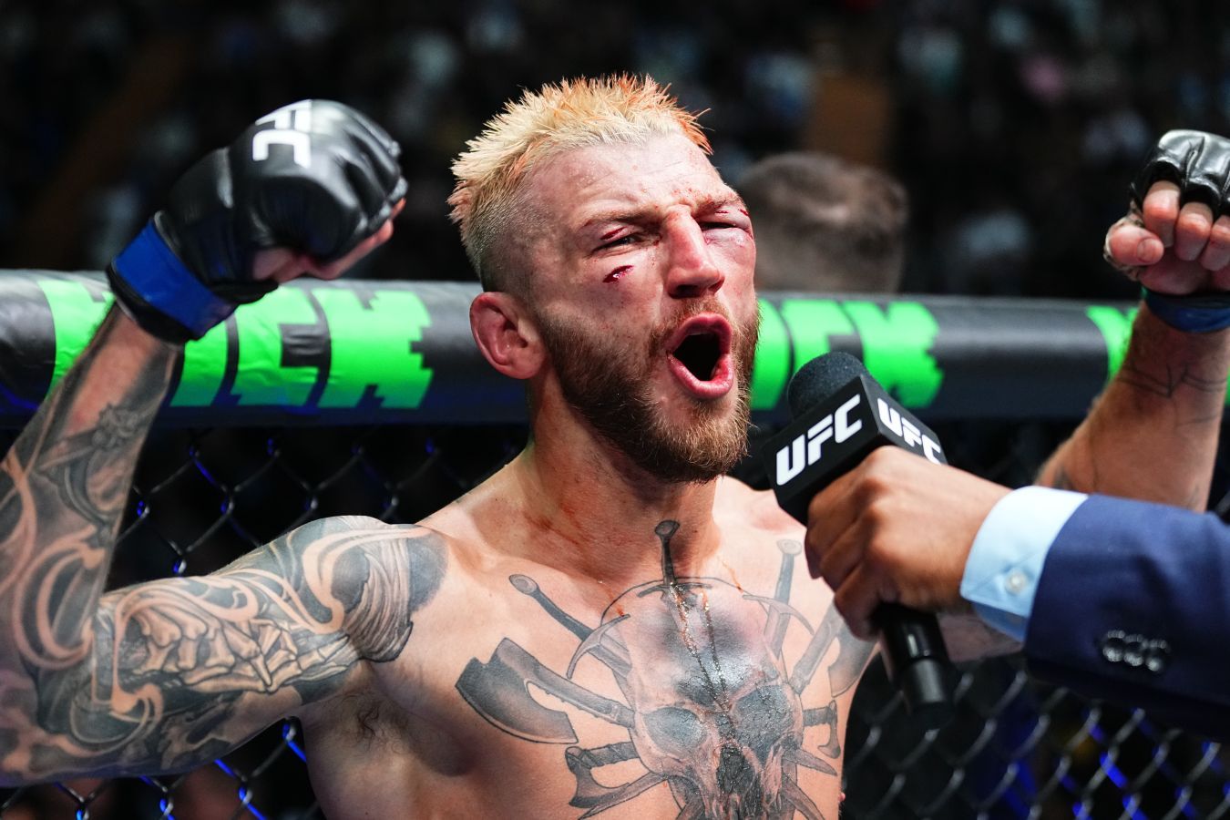 Дэн Хукер встретится с Саладином Парнассом на UFC Fight Night 287 в Париже