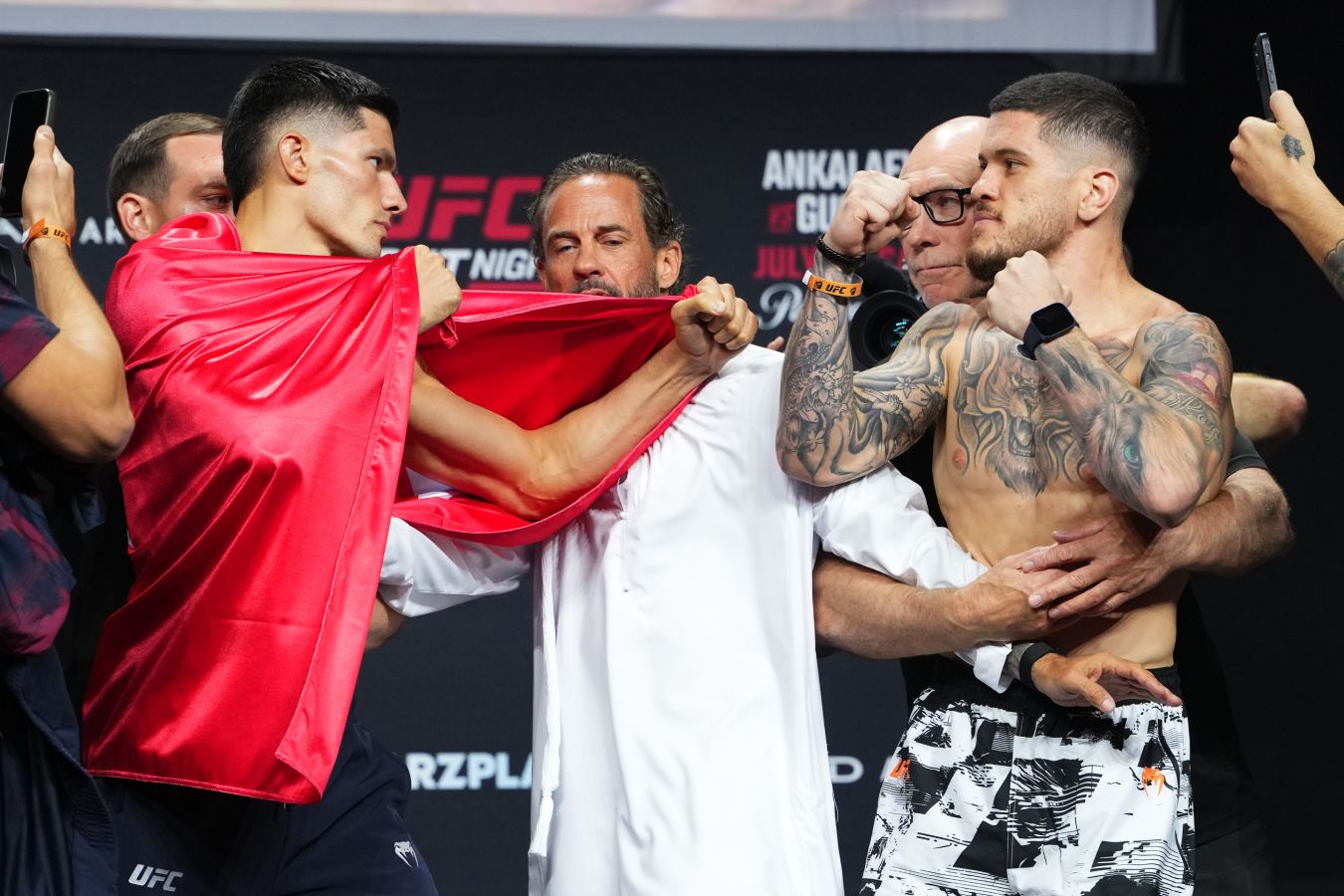 Бой Дулатова и Турмана на UFC Fight Night 282 в Абу-Даби отменён