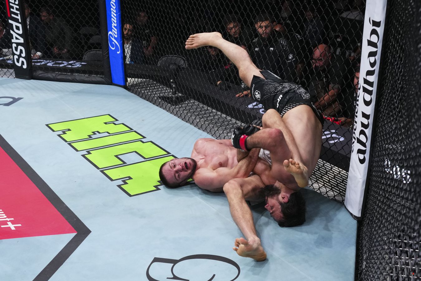 Абубакар Вагаев победил Сайгида Изагахмаева в главном бою UFC Fight Night 282