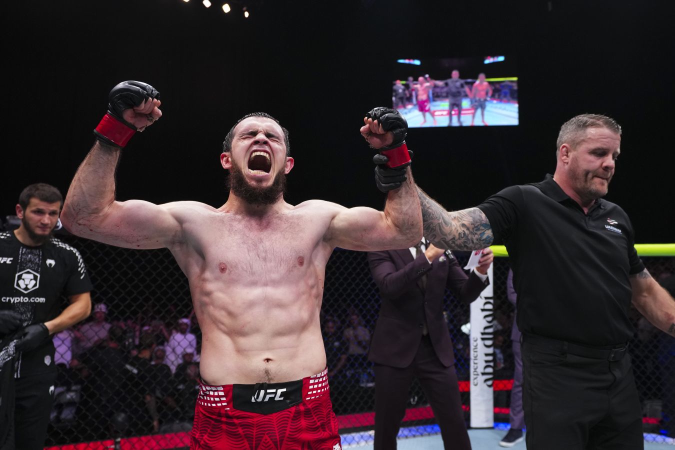Хабиб Нурмагомедов похвалил дебют Зайнукова в UFC