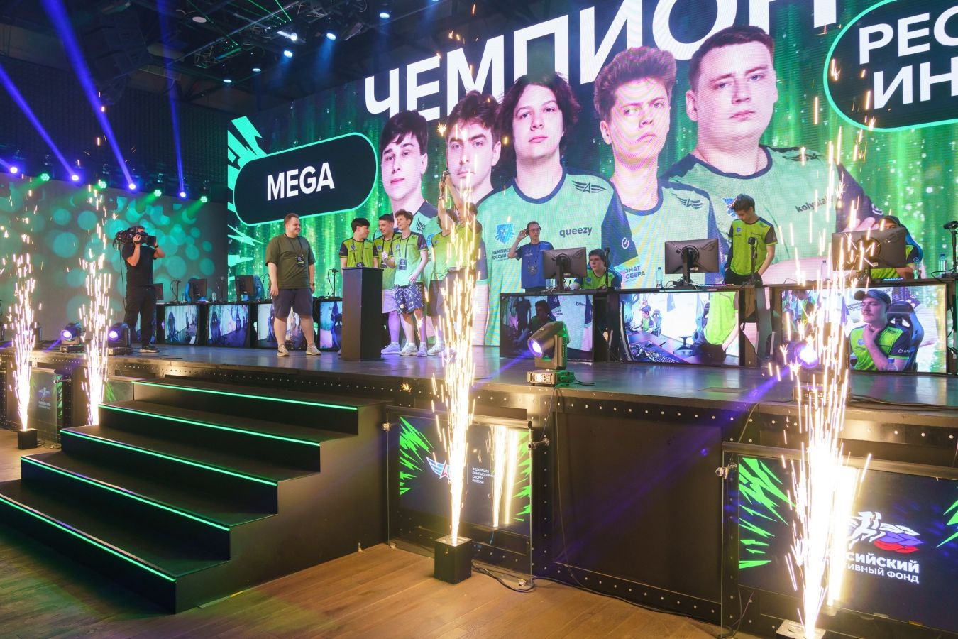 Команда MEGA с asdekor_r и queezy выиграла чемпионат России по Dota 2