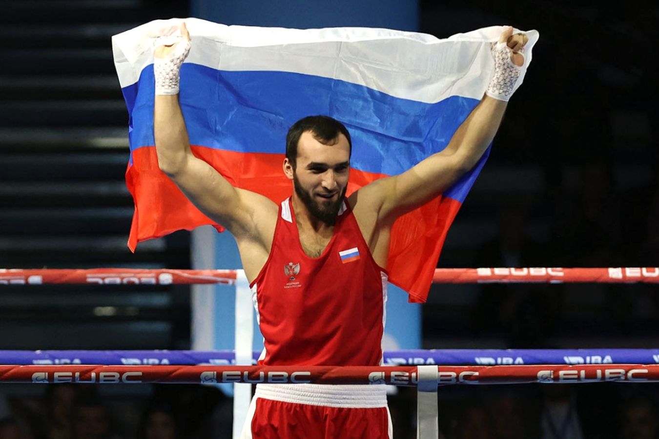 World Boxing разрешила российским боксёрам выступать под флагом и с гимном