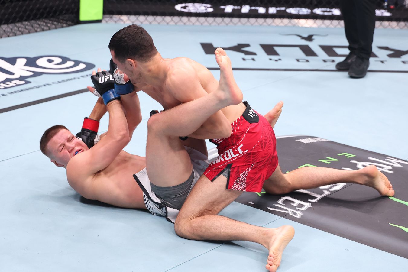 Марк Вологдин проиграл Бориславу Николичу в главном бою UFC Fight Night 283