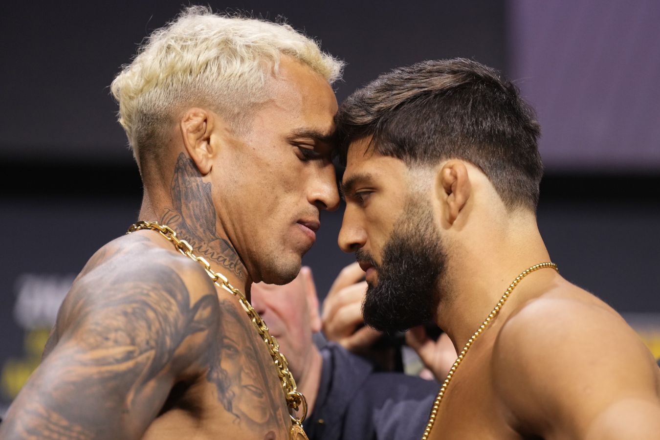 Бой Царукяна и Оливейры в UFC 331 пройдёт в пяти раундах