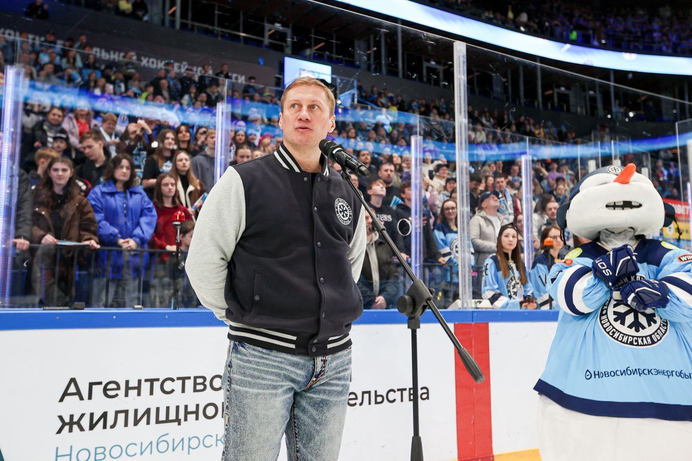 Юрий Карандин передал Ярославу Люзенкову видеокассеты от Дэйва Кинга