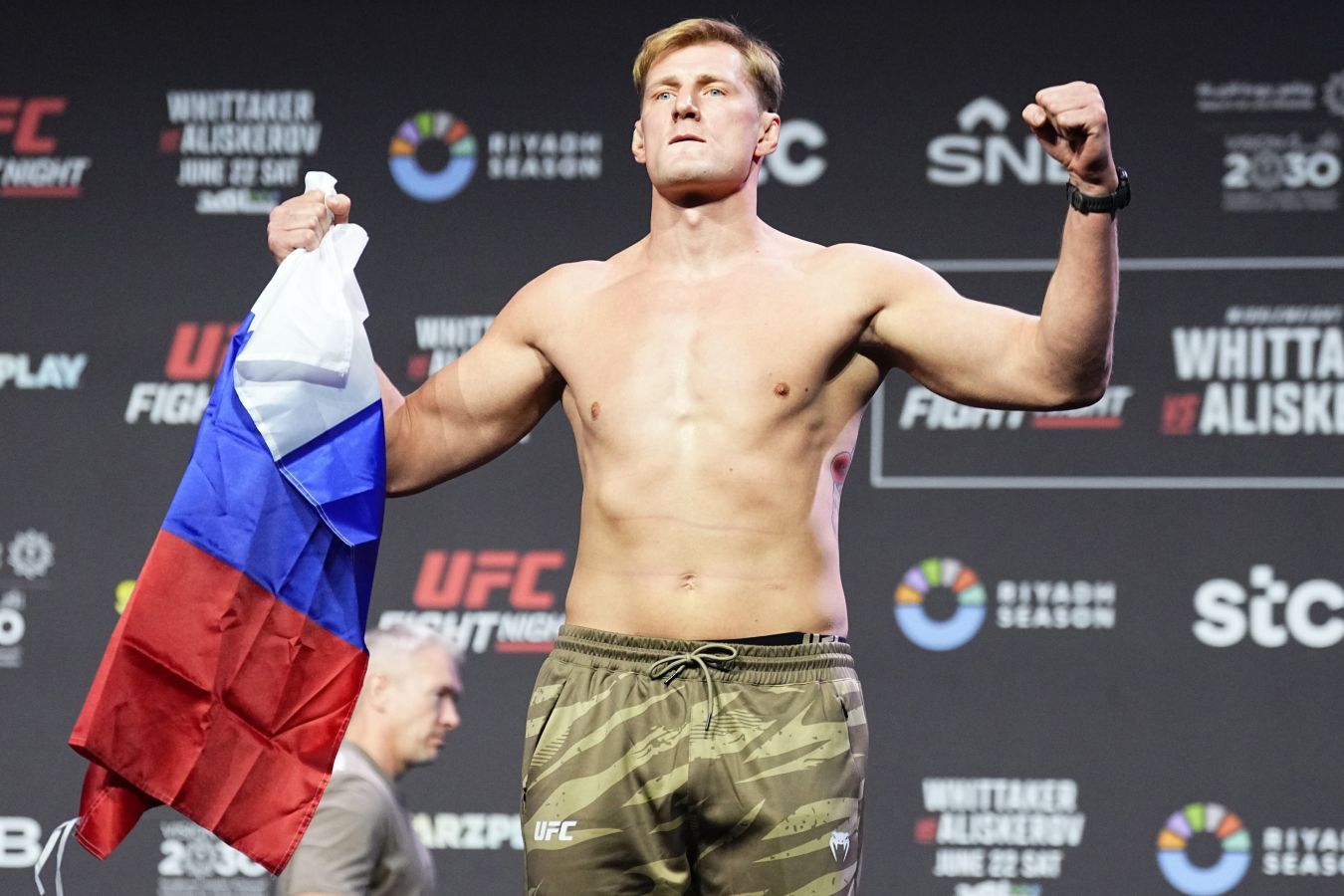 Гольцов назвал Волкова лучшим российским тяжеловесом после Емельяненко