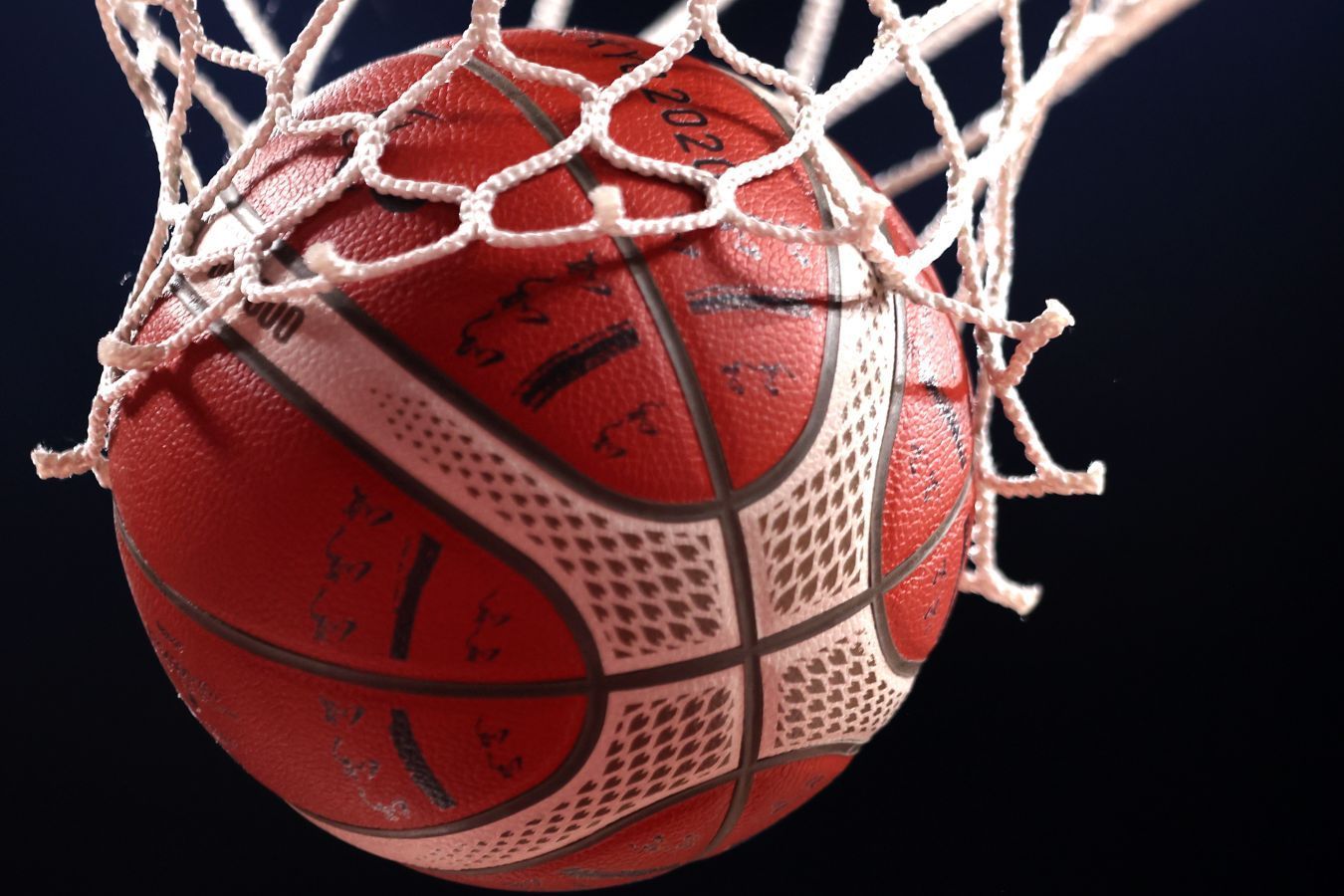 Глава WNBA направила командам записку о дискуссиях вокруг трансгендерных спортсменок