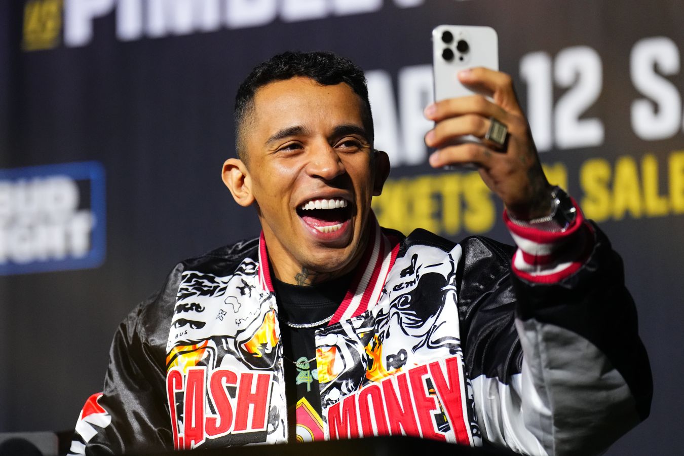 Карлос Пратес предсказал победу Иэна Гэрри над Исламом Махачевым на UFC 330
