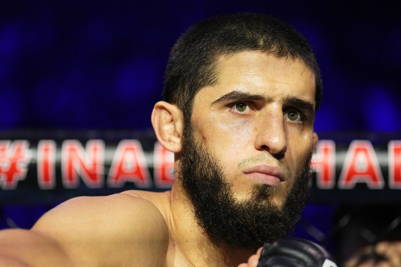 Дастин Порье объяснил, чем впечатляет его серия из 16 побед Махачева в UFC