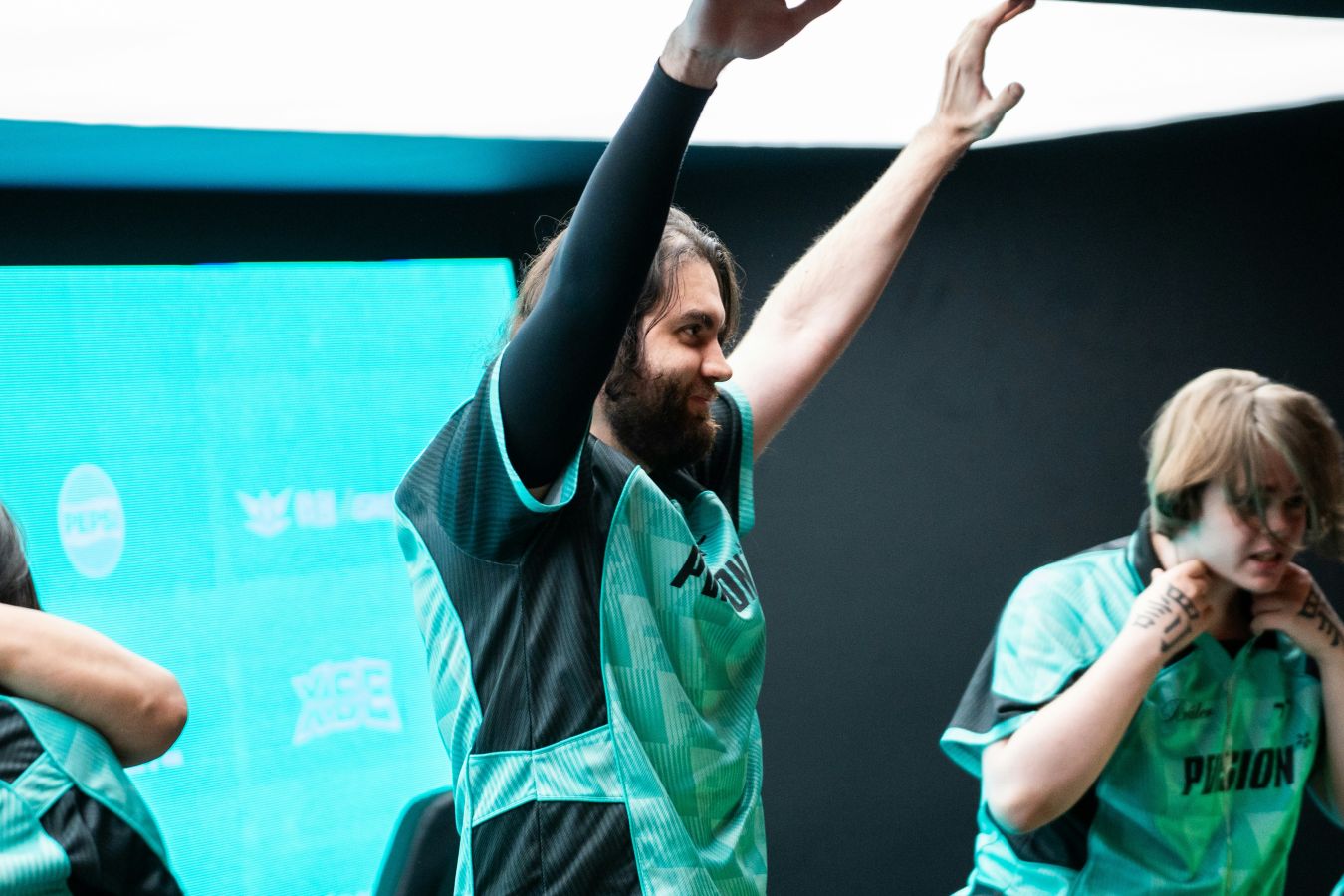 B8 обыграла PARIVISION на групповом этапе Esports World Cup 2026 по CS2