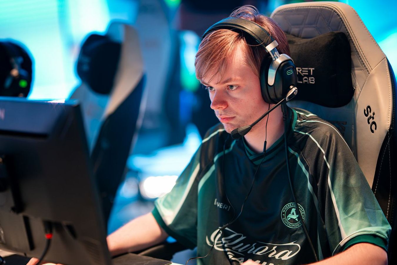 Aurora Gaming победила GamerLegion в первом туре The International 2026