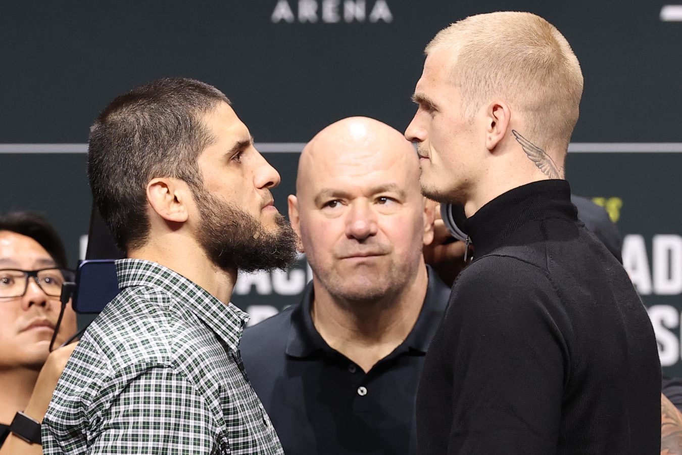 Ислам Махачев проведёт защиту титула против Иэна Гэрри на UFC 330