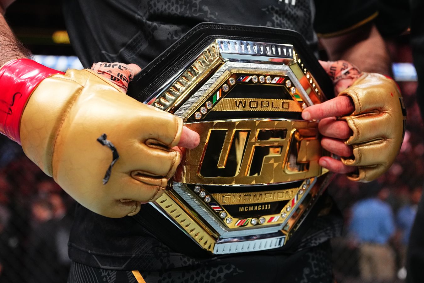 Чарльз Джонсон одержал победу редким приёмом на UFC 330