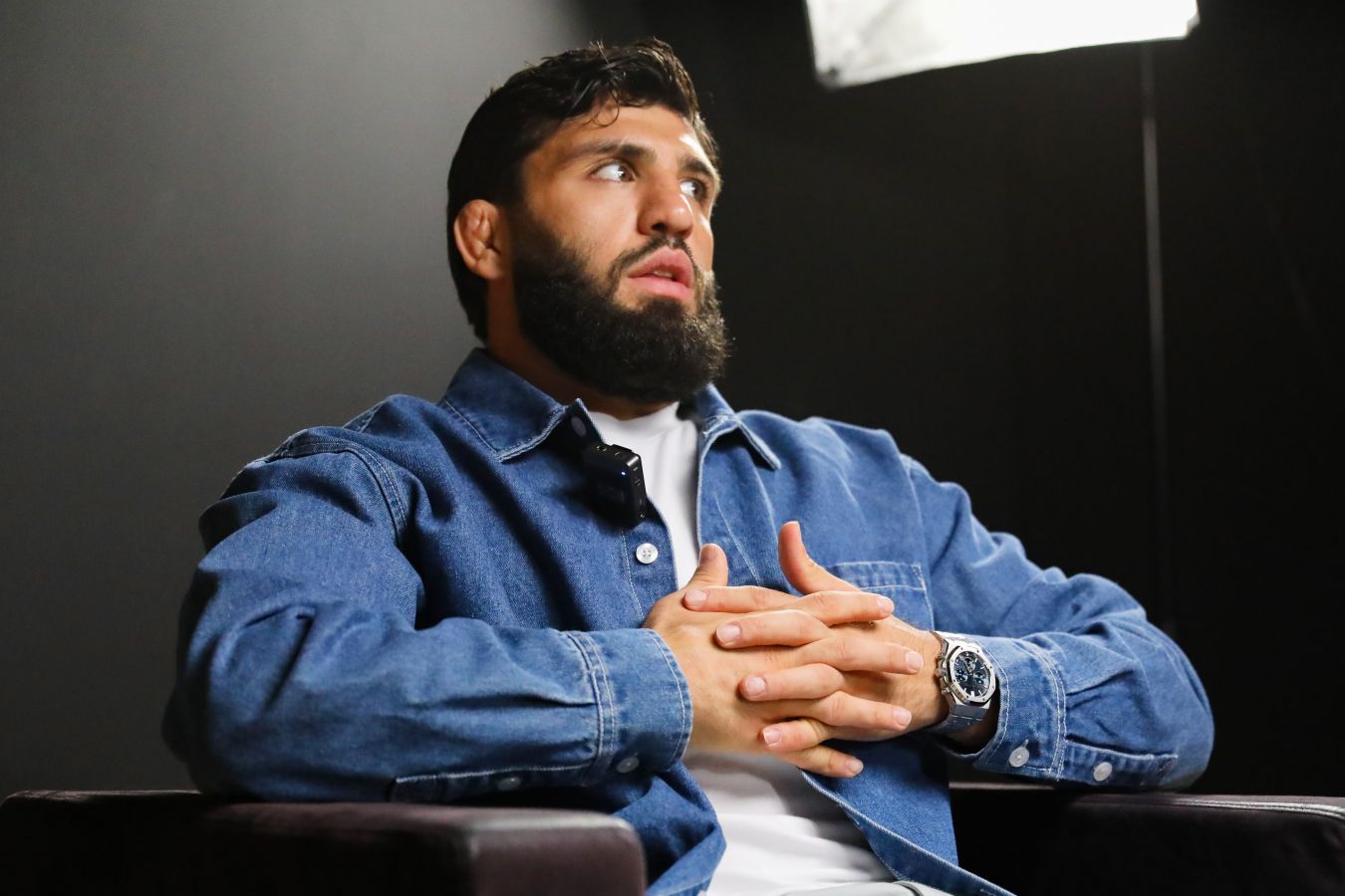 Арман Царукян прокомментировал появление Махачева с двумя поясами UFC
