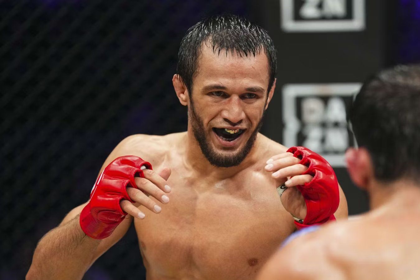 Усман Нурмагомедов пошутил над лицом Махачева после UFC 330