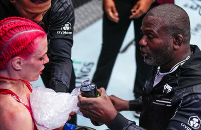 Тренер Дин Томас завершил карьеру секунданта после поражения Робертсон в UFC