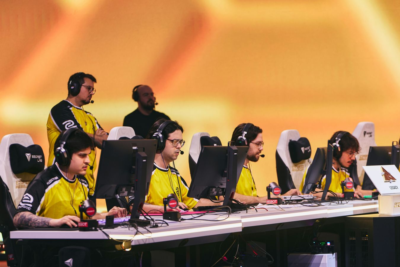 Legacy обыграла Team Falcons в четвертьфинале Esports World Cup 2026 по CS2