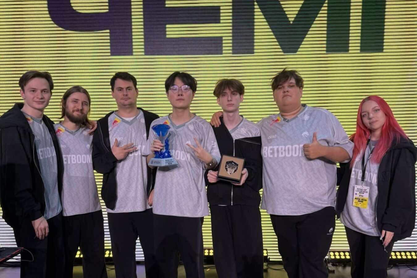 Team Spirit победила в BETBOOM Rise of Legends S10 по Mobile Legends
