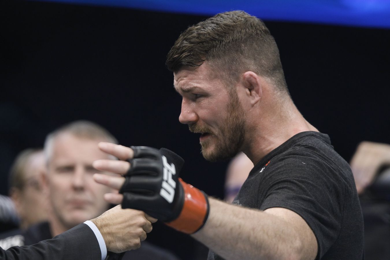 Майкл Биспинг раскритиковал возможные штрафы за прыжки на клетку в UFC