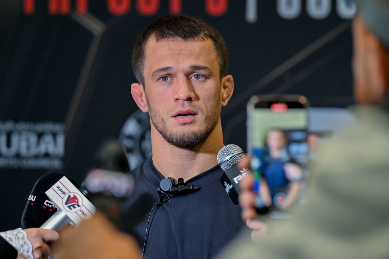 Усман Нурмагомедов опубликовал загадочный пост на фоне баннеров UFC