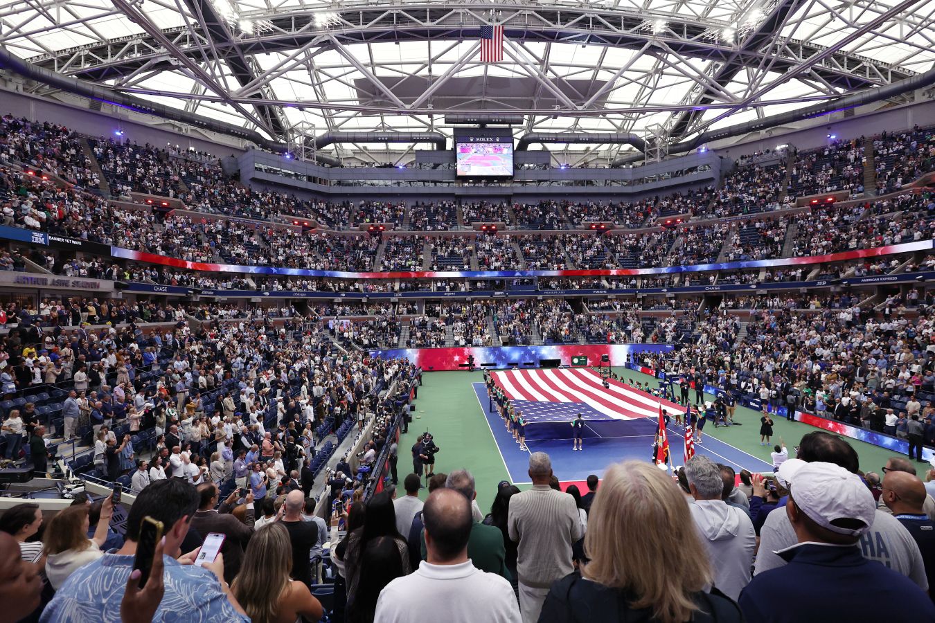 US Open 2026 приостановил матчи на открытых кортах из-за дождя