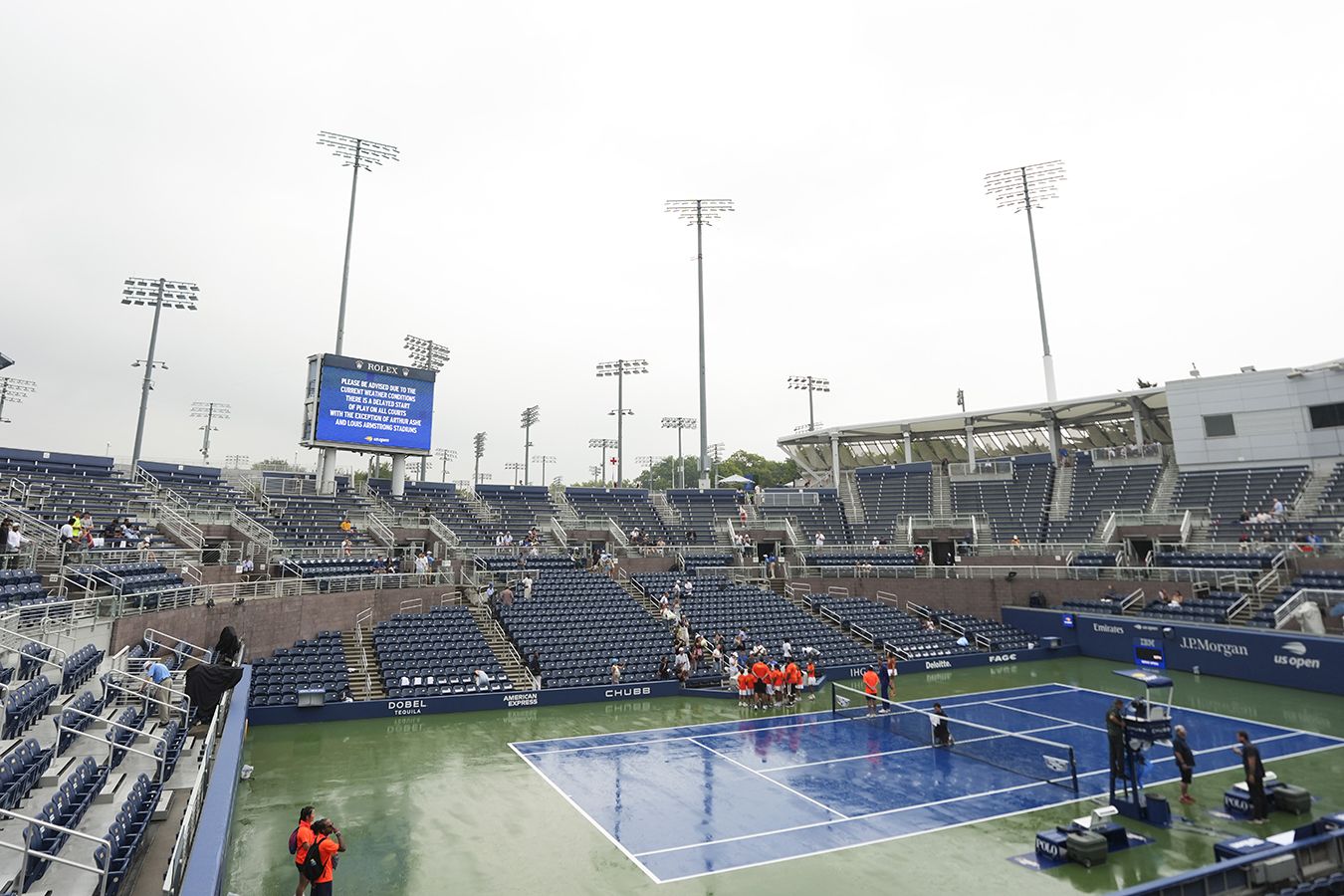 Матчи на открытых кортах US Open отложены из-за дождя