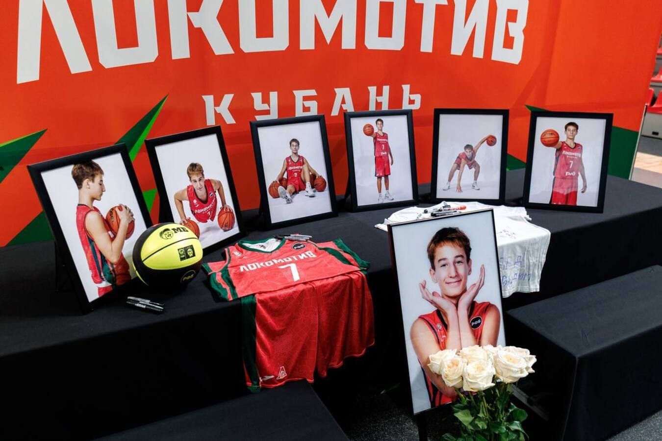 В Краснодаре почтили память юного баскетболиста Арона Семернинова