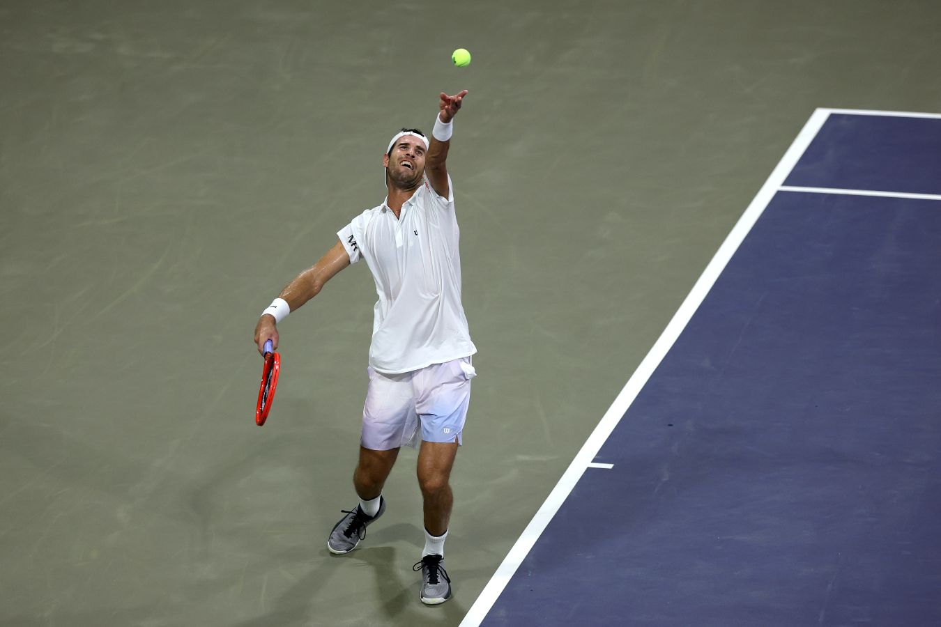 Карен Хачанов выиграл первый сет в матче четвёртого круга US Open против Лёнера Тьена