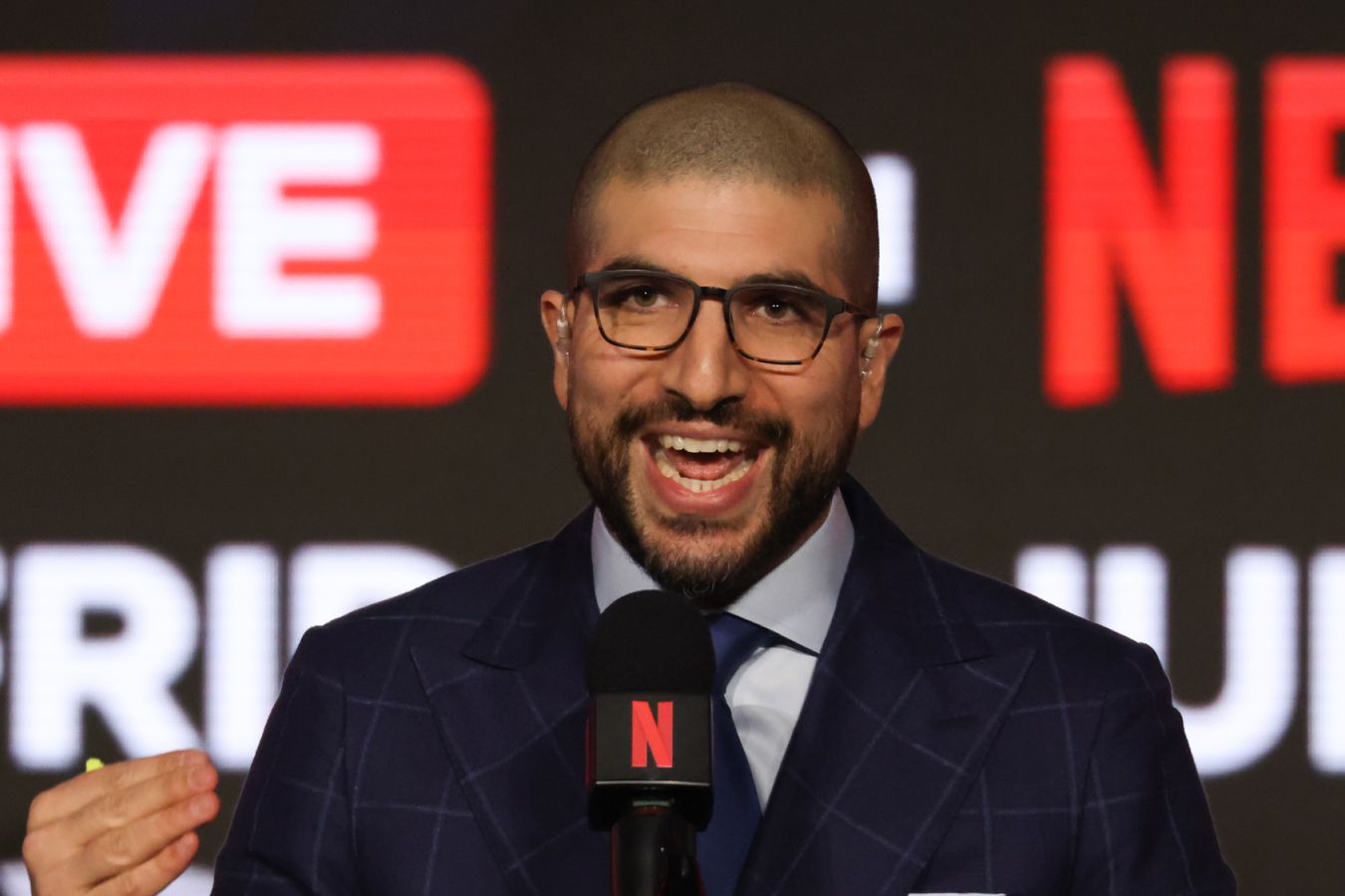 Хельвани сообщил о планах UFC сделать титульный бой главным событием UFC 332