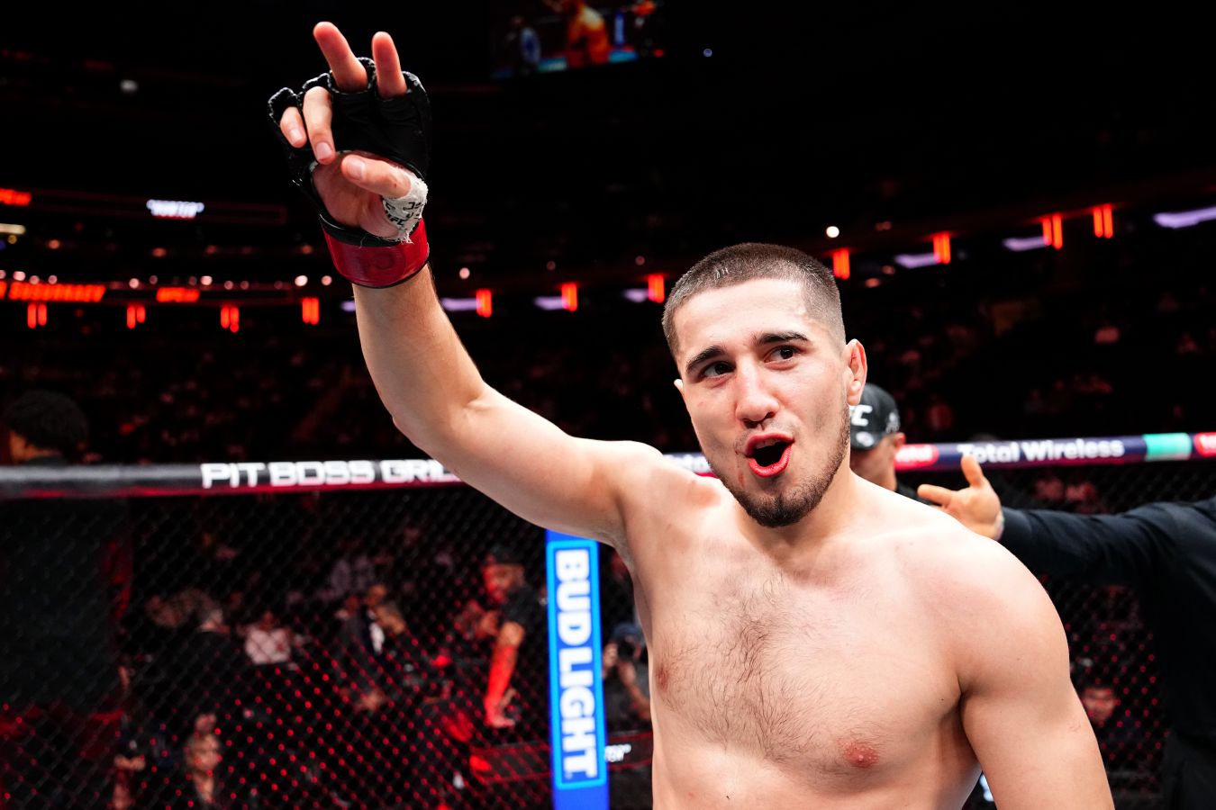 UFC назначил бой непобеждённого россиянина Сусуркаева с американцем Джонсоном