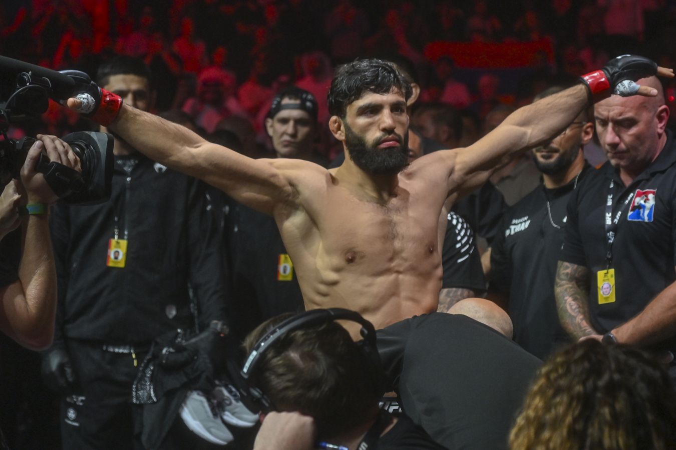 Арман Царукян обратился к чемпиону UFC Джастину Гейджи
