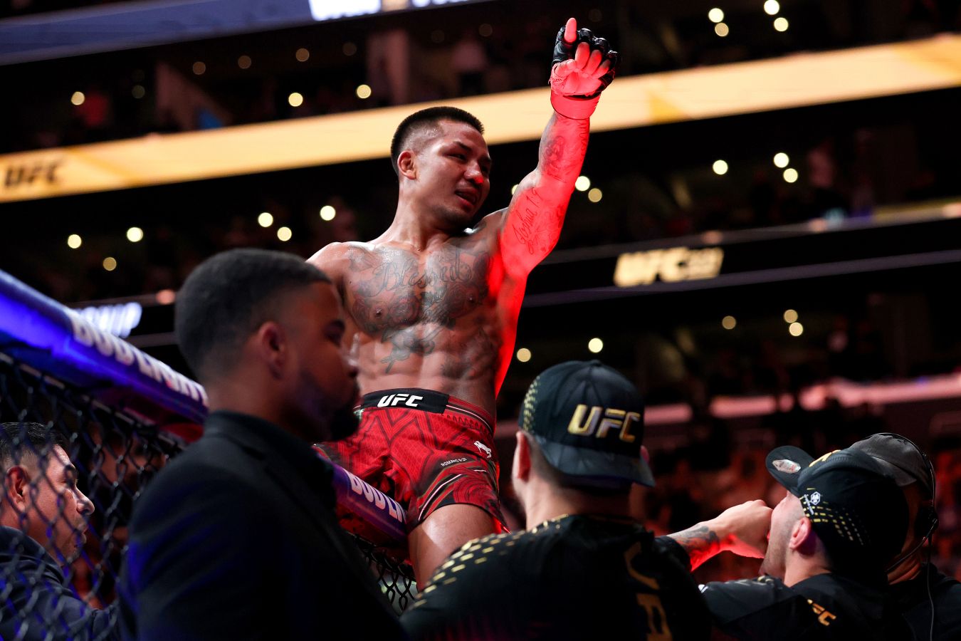 Джошуа Ван превзошёл Джона Джонса по победам в UFC до 25 лет