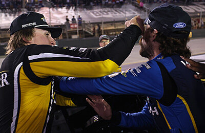 Драка между гонщиками NASCAR после гонки в Бристоле