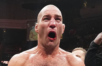 Чемпионы UFC отказываются от боев из-за финансовых требований